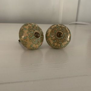 Weathered look door knobs